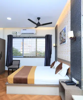 Inside a budget room at Thendral Inn Vellore